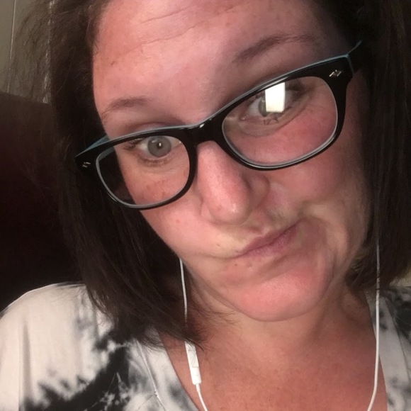 Meet your Posher, Danielle - Picture 1 of 1